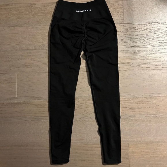 ALPHALETE - Amplify Leggings *damaged* (Black - S) - Picture 2 of 7